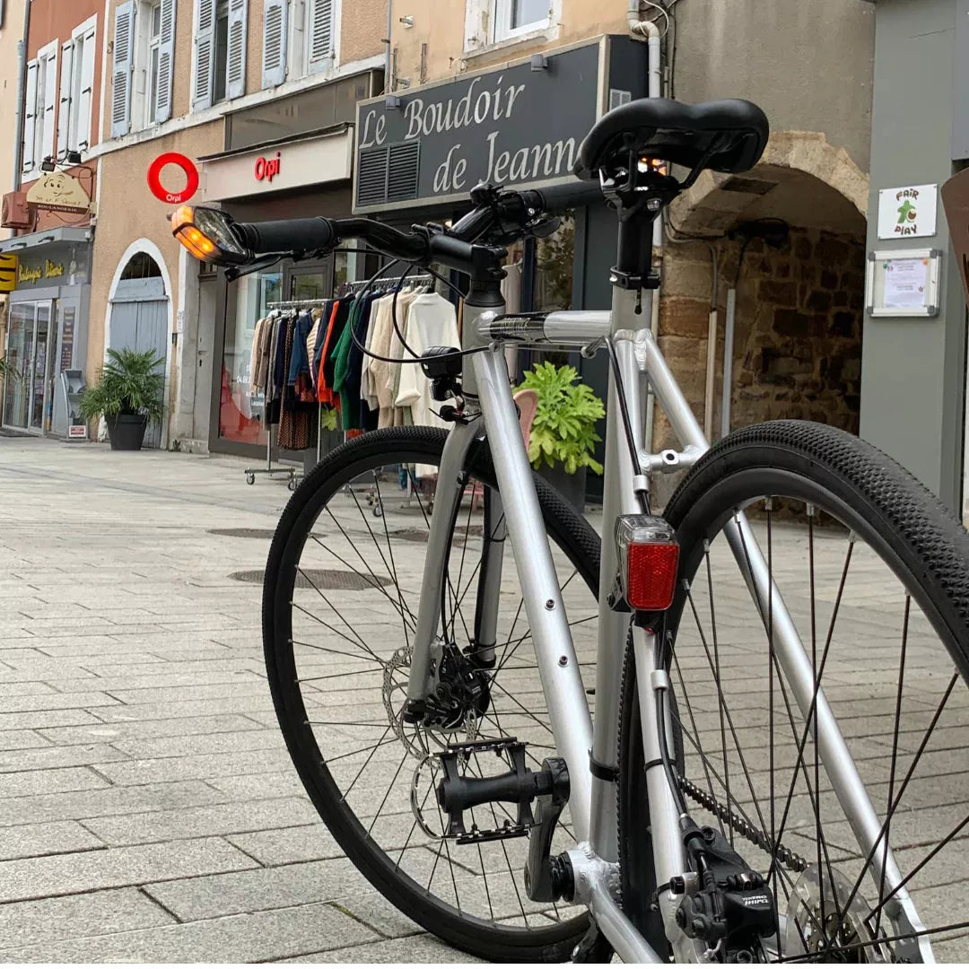 Rétroviseurs clignotants pour vélo & trottinette - Visaia Bike Qlïr - Excellent Accessoires par Qlir - Seulement €118.90! Acheter maintenant sur Nexyo.fr